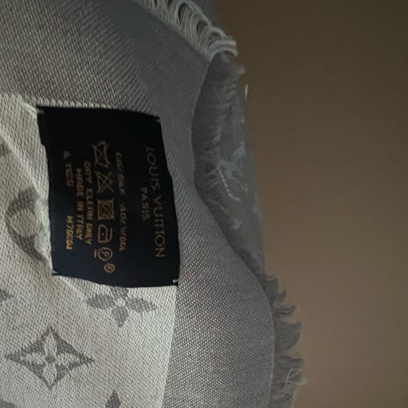 Louis Vuitton Shawl Denim Silver Grey reversible - Picture 2 of 5